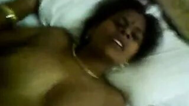 Tamil Aunty Has Sex With Boss For Promotion...